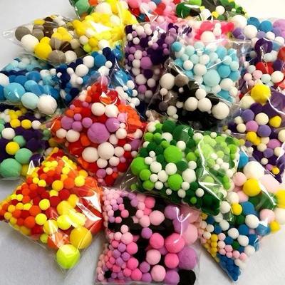 Mehrfarbige Hochelastische Pompons: Gemischte Größen für kreative DIY- und handgefertigte Dekorationen
