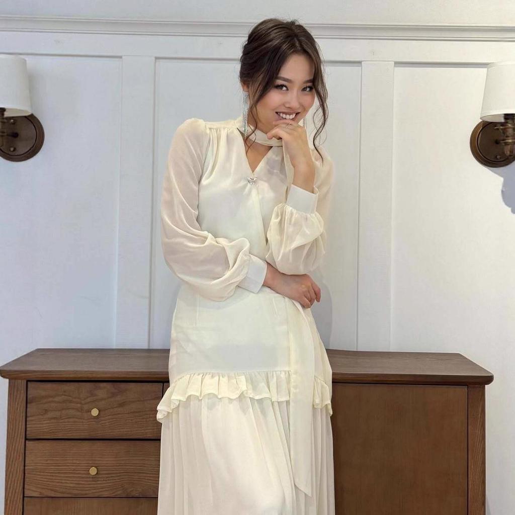 2025 Autumn Women's Retro V-Neck Ruffle Slim Fit Dress