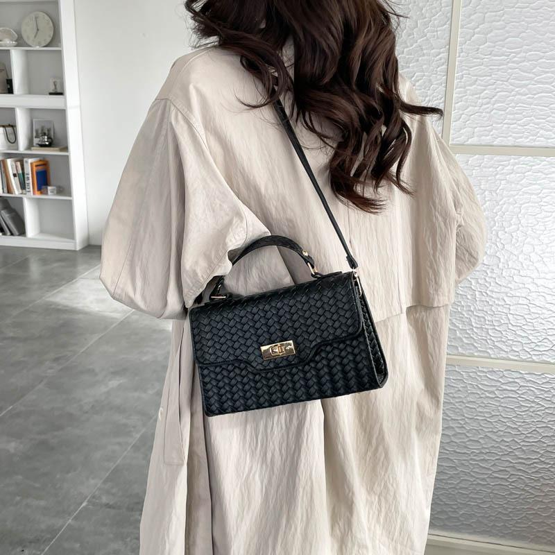 Spring and Summer New Fashion Temperament Messenger Bag Handbag Atmospheric Simple Women's Bag Woven Practical Handbag