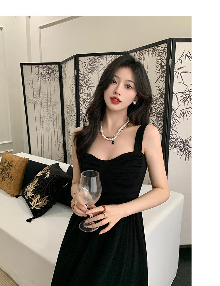 2024 Summer French Retro Hepburn-Style Slim Black Suspender Dress for Women
