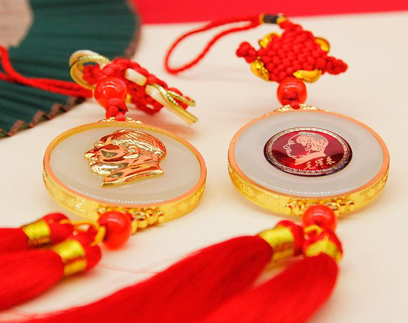 Mao Zedong Gold Inlaid Jade Tassel Medal Pendant: Chairman Mao Car Ornament Souvenir