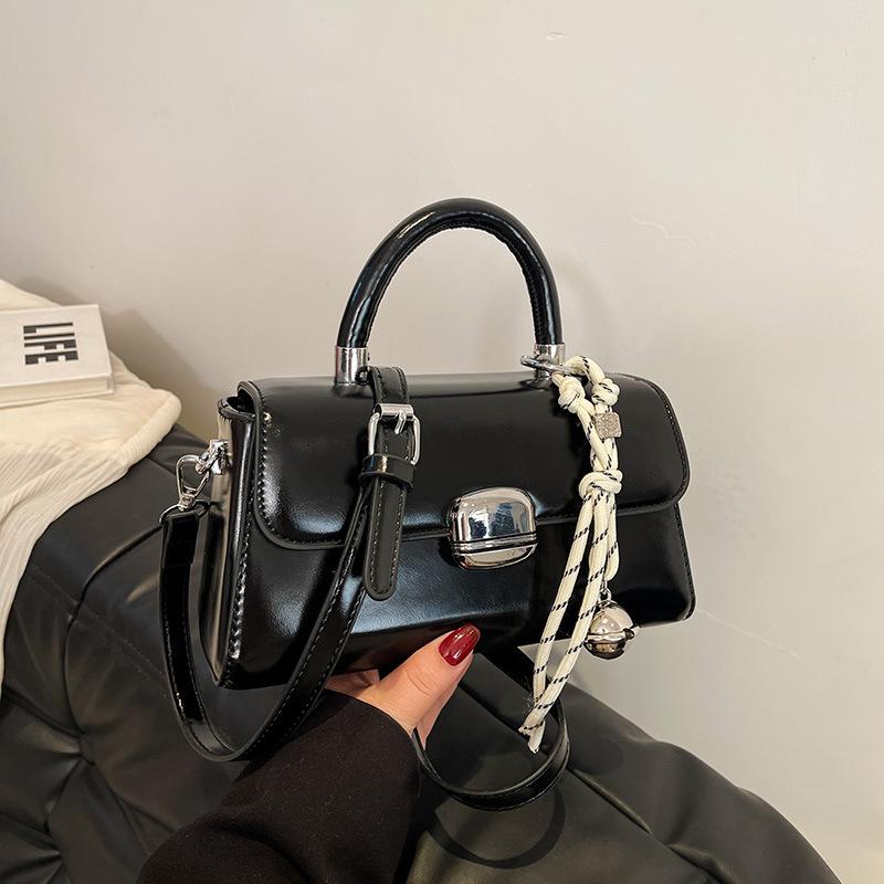 Niche design simple bag women's new fashion popular shoulder messenger bag hand carry small square bag