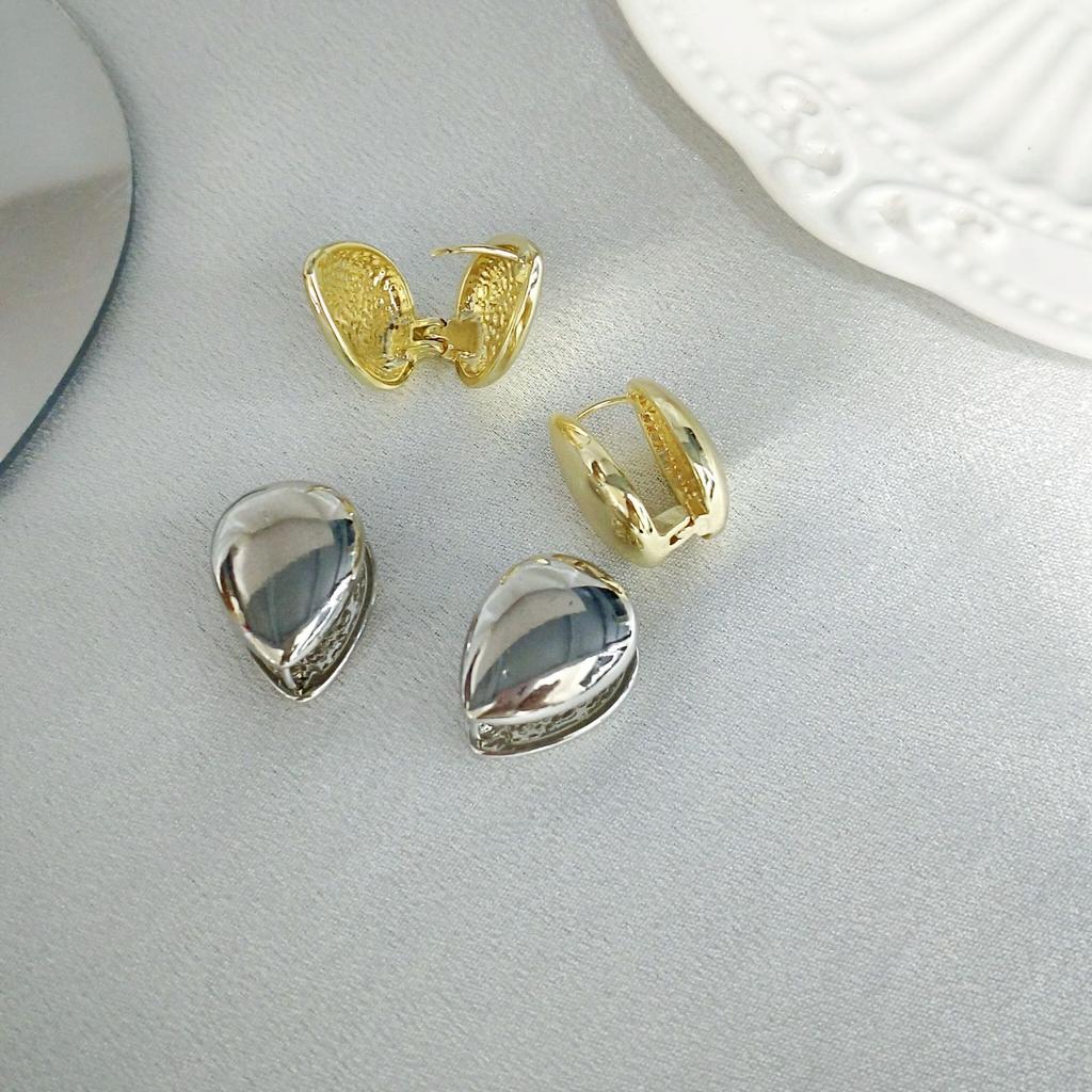 Retro Minimalist Water Drop Stud Earrings, Ear Buckles, Temperament Women's Ins High-end Design, Versatile Earrings.