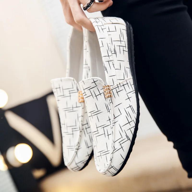 Fashion Men's Loafers Comfortable Flat Casual Shoes Men Breathable Slip-On Soft Leather Driving Shoes Moccasins Chaussure Hommes Canvas