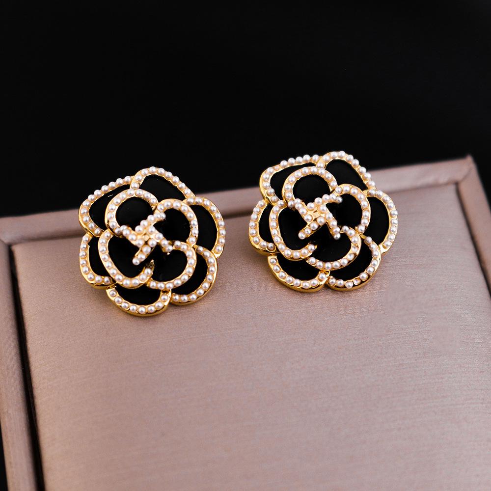 Elegant Black Diamond Silver Needle Earrings: High-End, Fashionable, Versatile Luxury