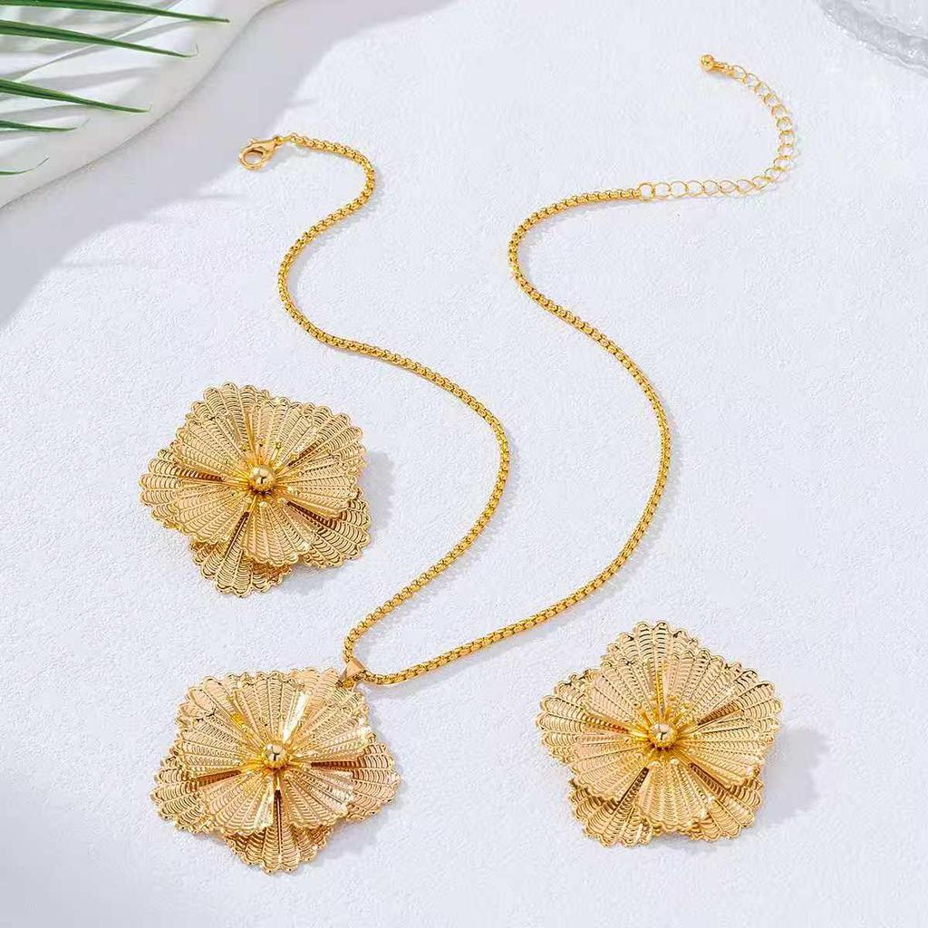 Set di Collana e Orecchini Floreali Retrò a 3 Pezzi – Elegante e Versatile Stile Europeo Americano
