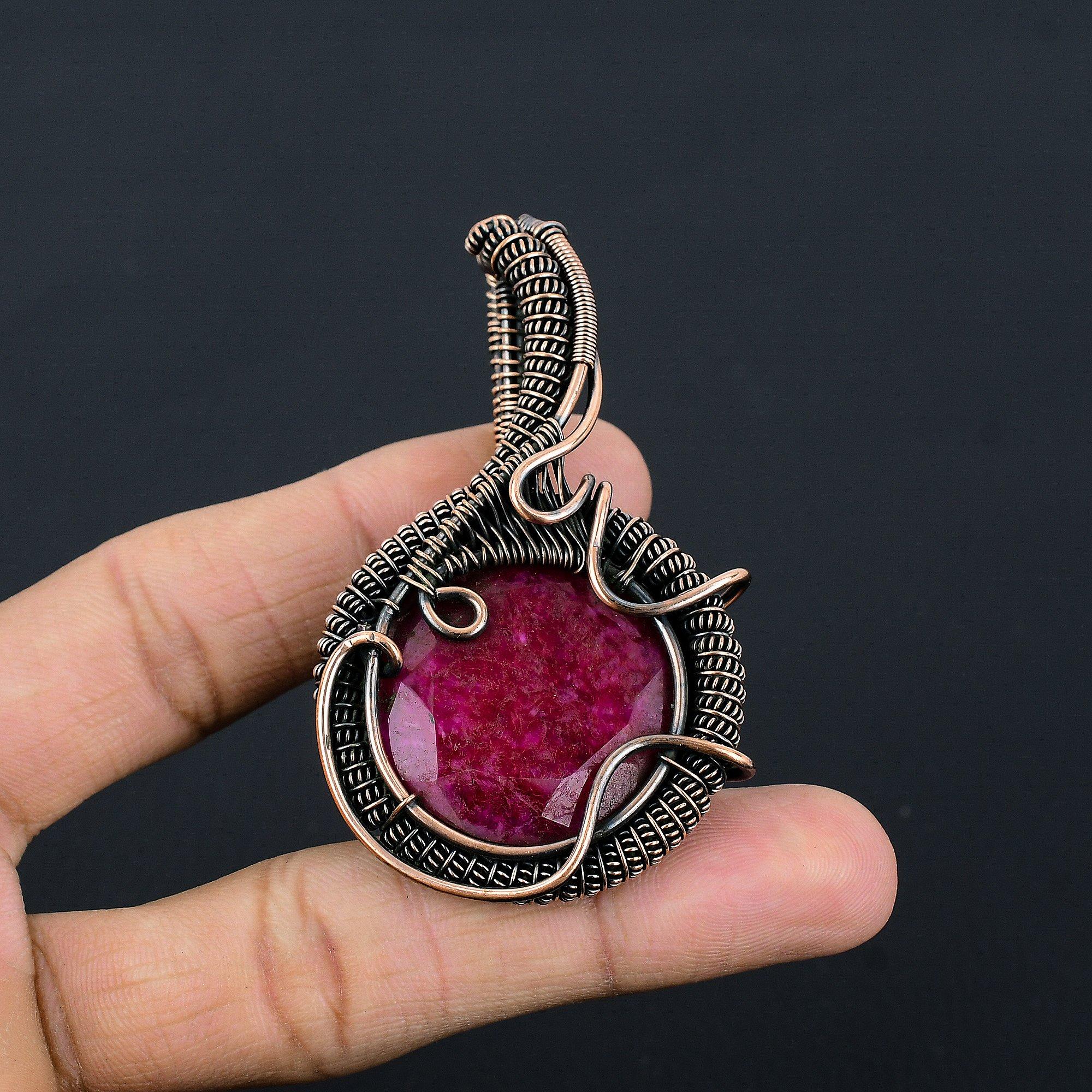 

Рубиновый кулон Ювелирные изделия из драгоценных камней, Кулон ручной работы, обернутый медной проволокой 999 пробы, Ювелирные изделия новейшего дизайна 2.55 Inches