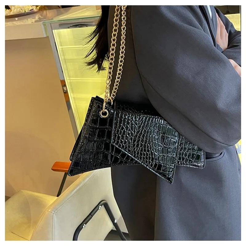 PU Shoulder Bag for Women Floral Flap Chain Delicate Handbag with Hasp Fashion Bags