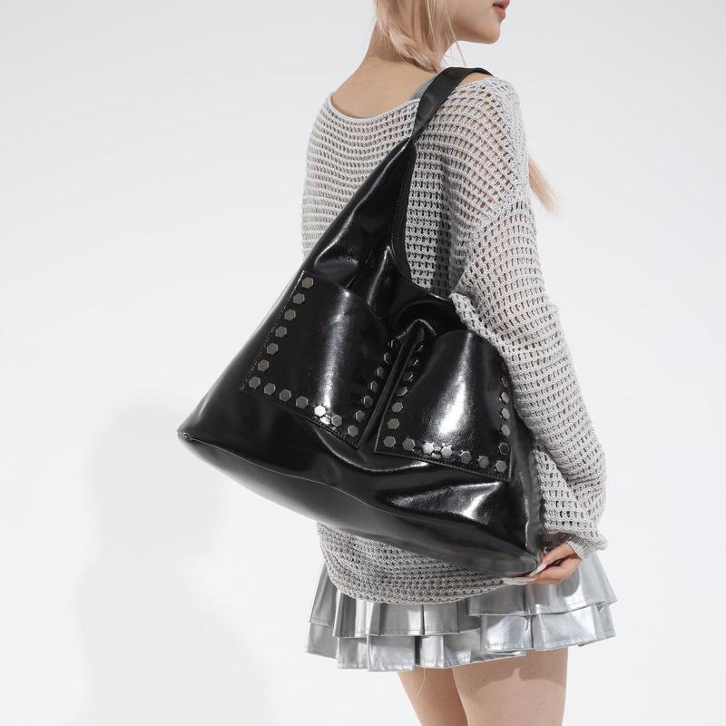 Fashion bag women's large capacity high sense women's commuting big bag retro rivet portable tote bag