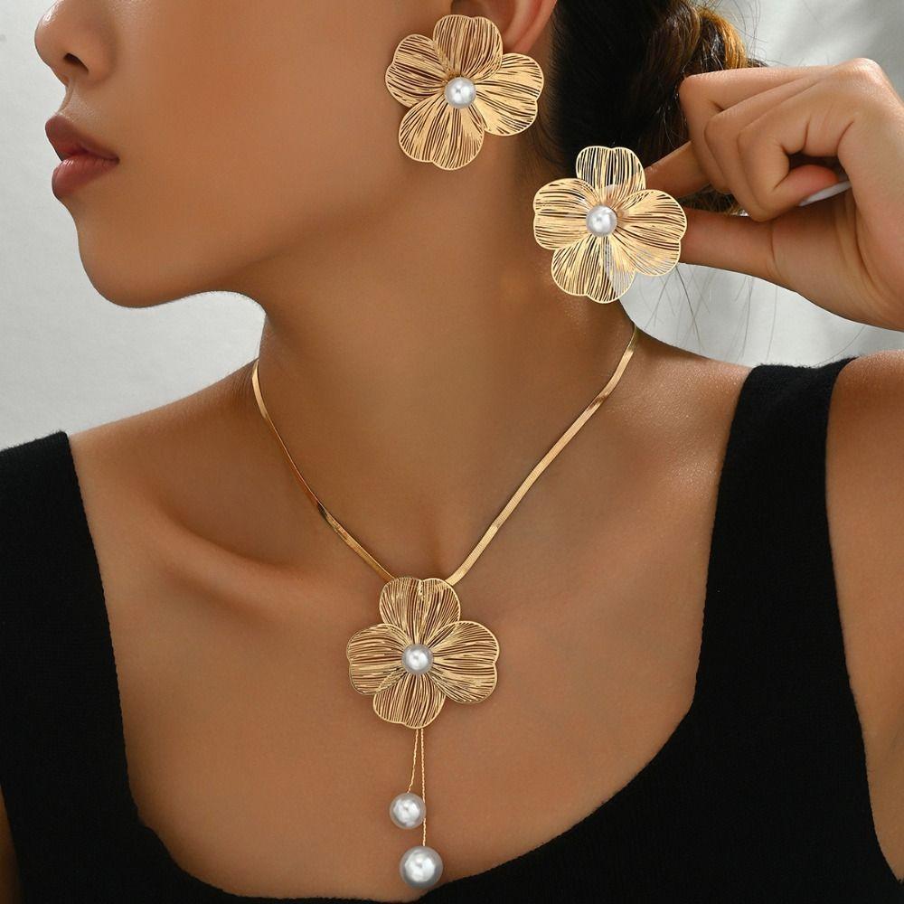 Hollow Petal Earrings Necklace Suit Pearl Pendant Women Jewelry Suit Flower Jewelry Set  Party