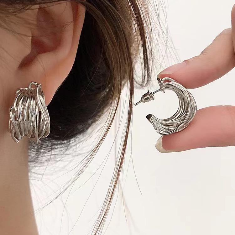 C-shaped Wraparound Stud Earrings: Light Luxury, Niche Design, High-End, Summer Fashion with Retro Hong Kong Style.