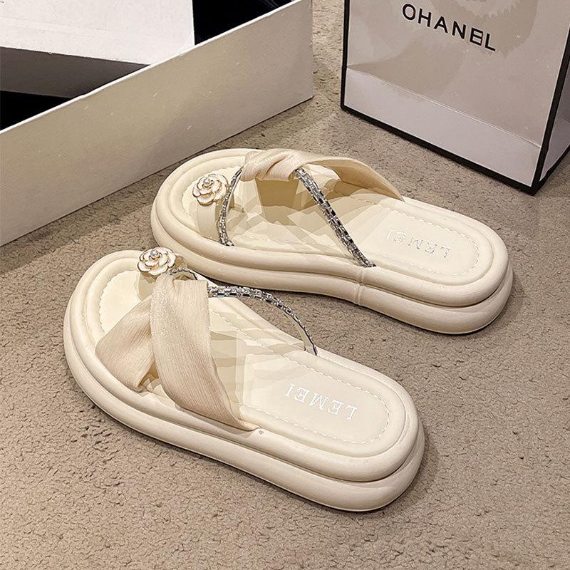 Slippers Women's Summer Wear 2025 New French Camellia Thick-soled Cover Toe Cool Slippers with Skirt Soft-soled Beach Shoes