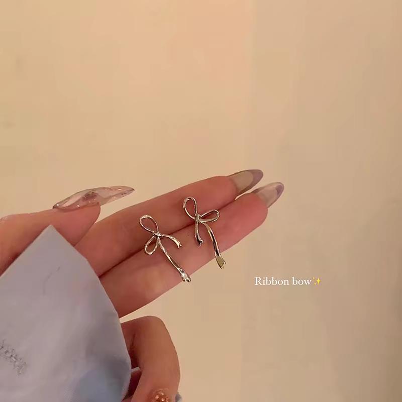 

Minimalist Bow Stud Earrings Women S Unique Design Sense Earrings Light Luxury High-End Temperament Versatile Earrings