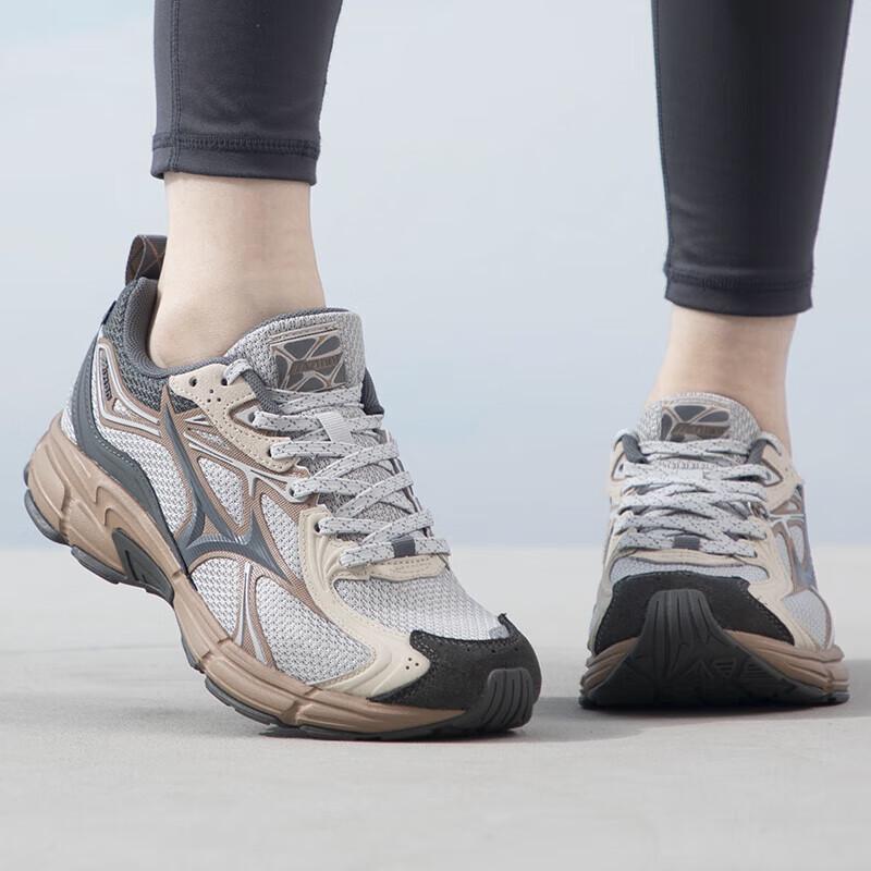 Mizuno D1GH2406-02 Unisex Breathable Lightweight Running Shoes