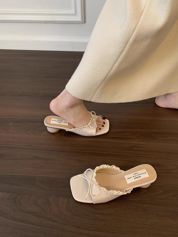 

Верхняя одежда 2025 лето новый квадратный носок толстый каблук милый нежный кружево фея бант низкий каблук крутые шлепанцы 35