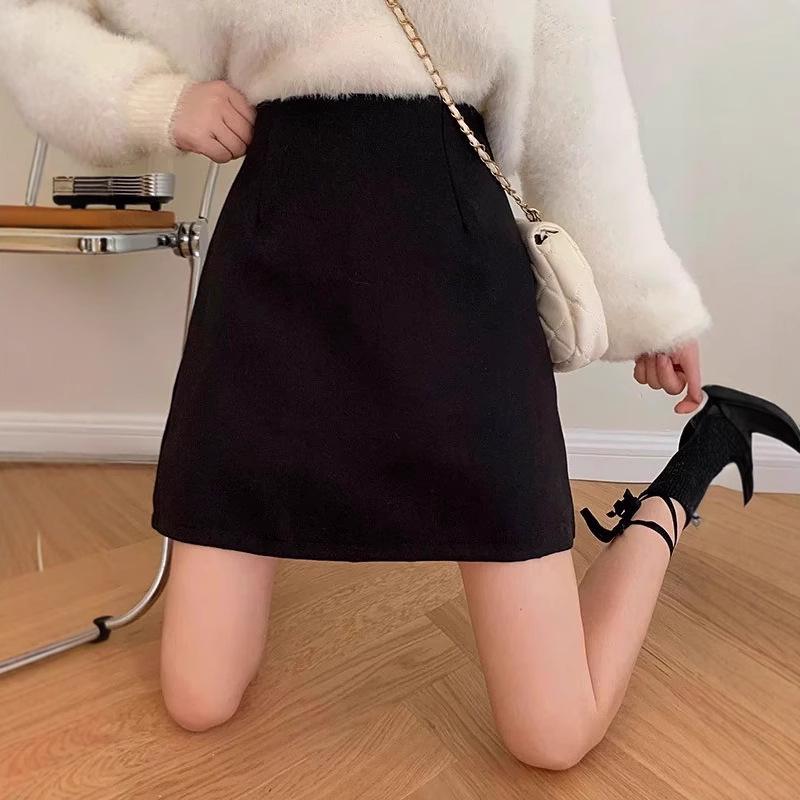 Korean Style Black Wool A-line Mini Skirt, High Waist, Slim Fit, Autumn/Winter 2024 Fashion.