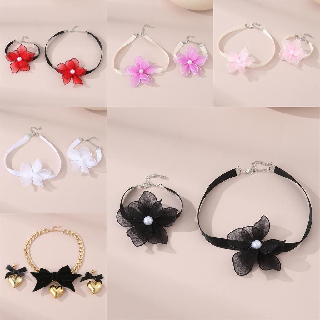 Collier Fleur en Forme de Cœur avec Matière en Maille et Chaîne Classique pour Style Féminin
