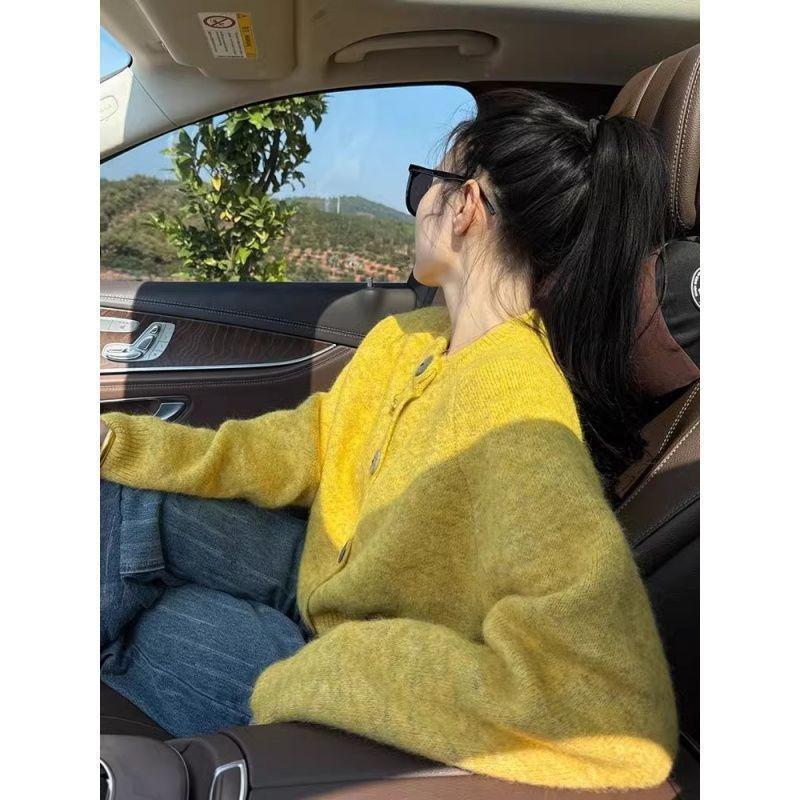 Age-reducing goose yellow cashmere small soft waxy loose knitted cardigan women wear in spring and autumn with a lazy wind sweater jacket