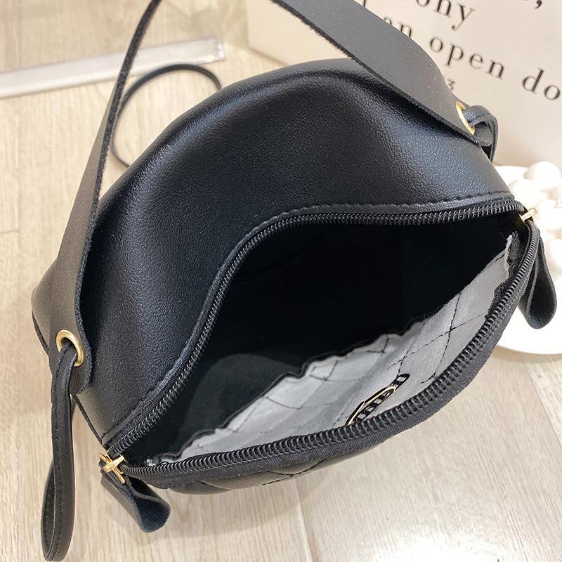 Fashion portable one-shoulder crossbody embroidered bag, a versatile women's bag