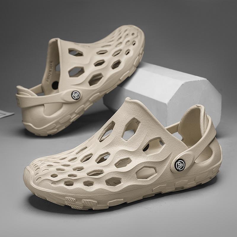 Módní prodyšné pánské sandály EVA lehké plážové pantofle pánské letní nové vnitřní venkovní děrované boty ležérní zahradní ploché pantofle