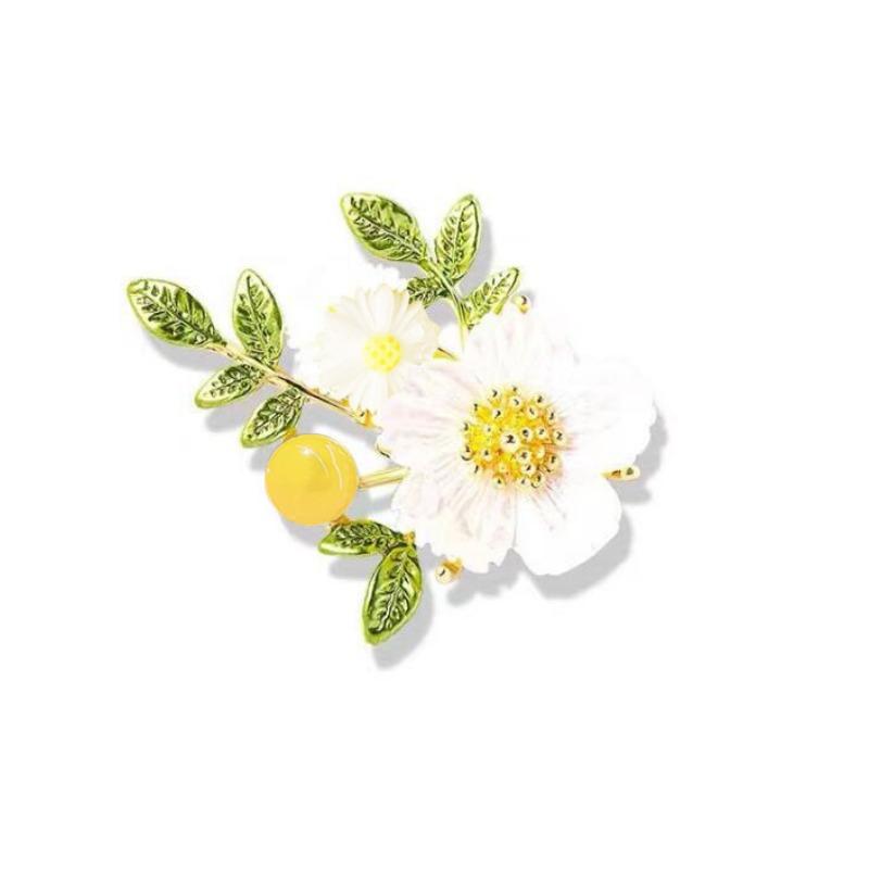 Blomformade broscher för kvinnor utstrålar en känsla av exklusiv lyx och elegans. De är en unik accessoar för kläder.