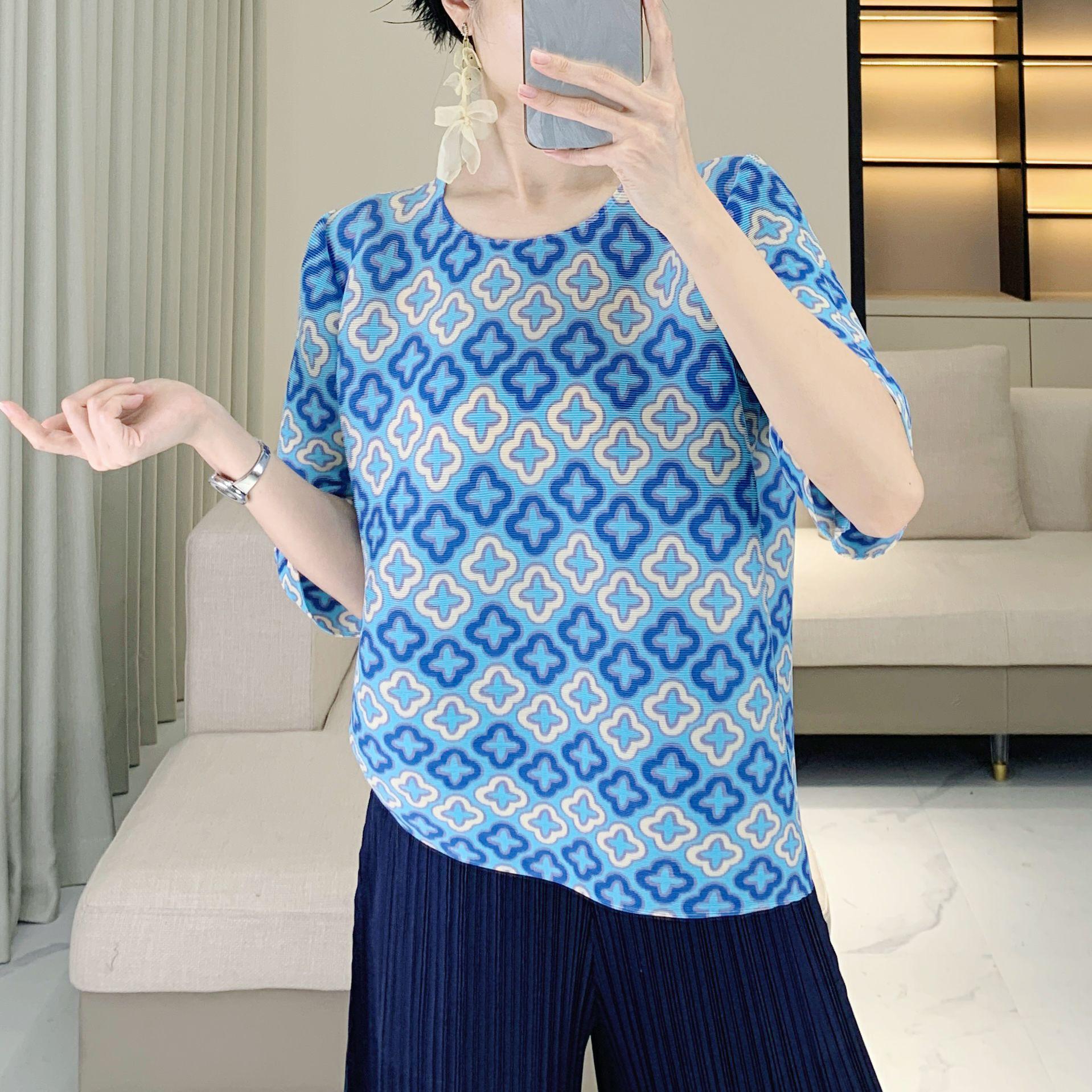 

Women s Clover Print Short Sleeve Round Neck Loose Top One Size (Fits 90-150 Jin) небесно-голубой