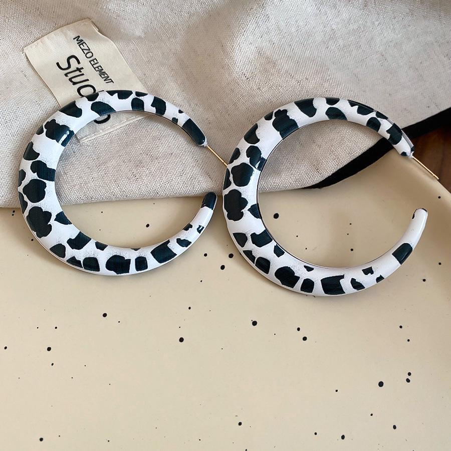 

Exaggerated Leopard Print Geometric Round Stud Earrings - Retro High-End Fashion for Women