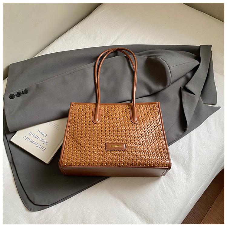 

Large-capacity bag women s 2025 new casual high-value work shoulder bag feeling college students commuting tote bag