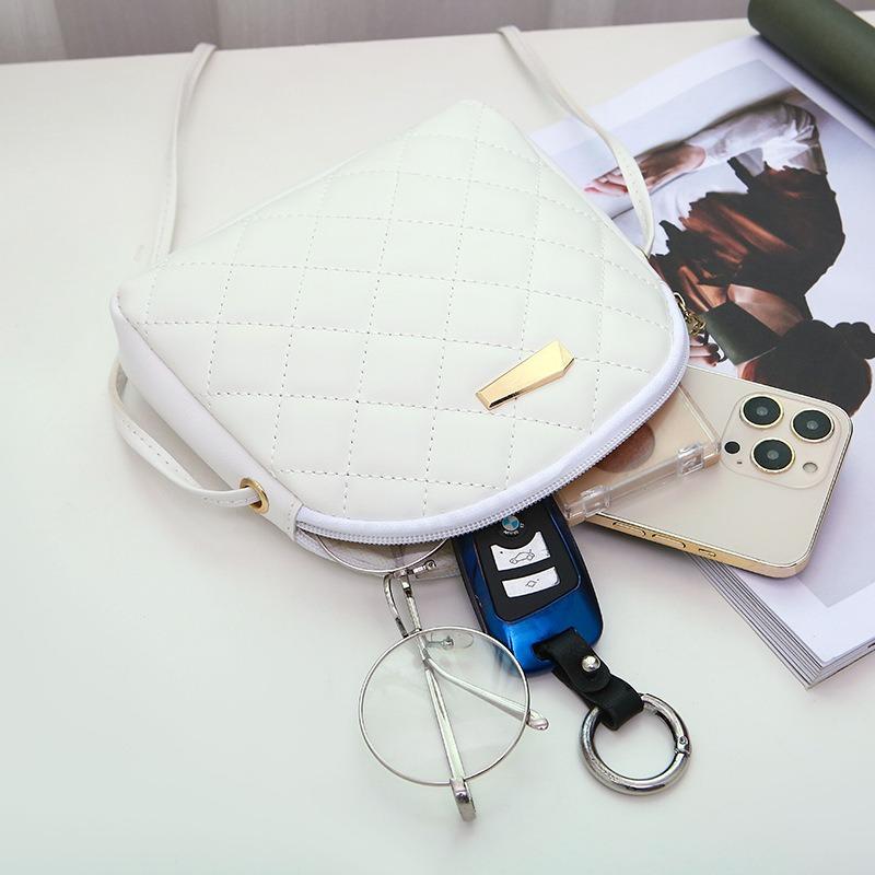 Embroidered Diamond One Shoulder Crossbody Women's Bag Trendy Fashion Saddle Bag One Piece