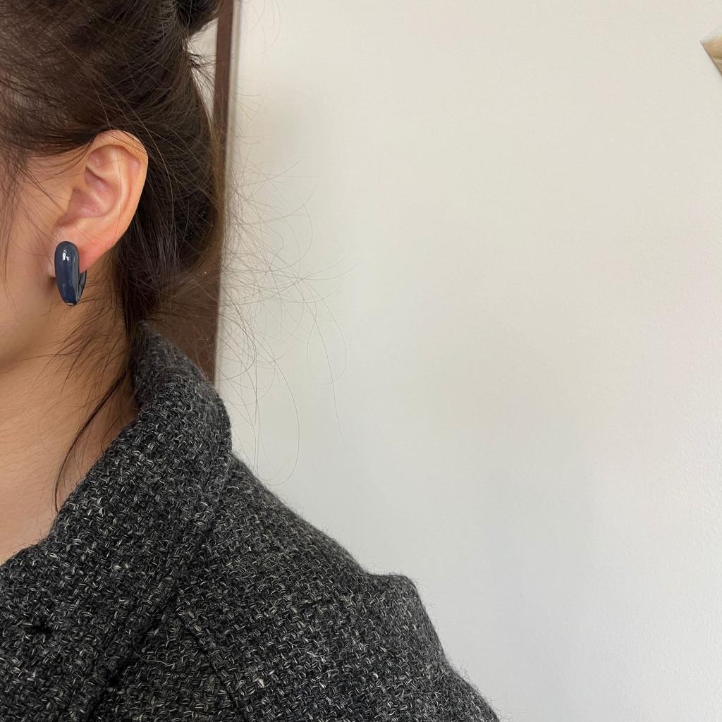 Simple and plump oval earrings French retro metal enamel drop glaze premium ear buckle earrings