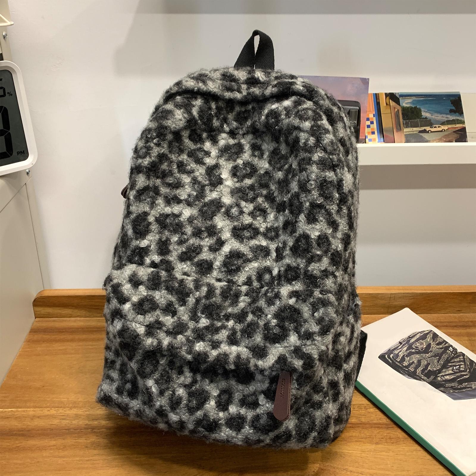 Leopard Print Travel Casual Backpack Large Travel Daypack Fuzzy Aesthetic Backpack for Women Daily Work Travel and Shopping чёрный