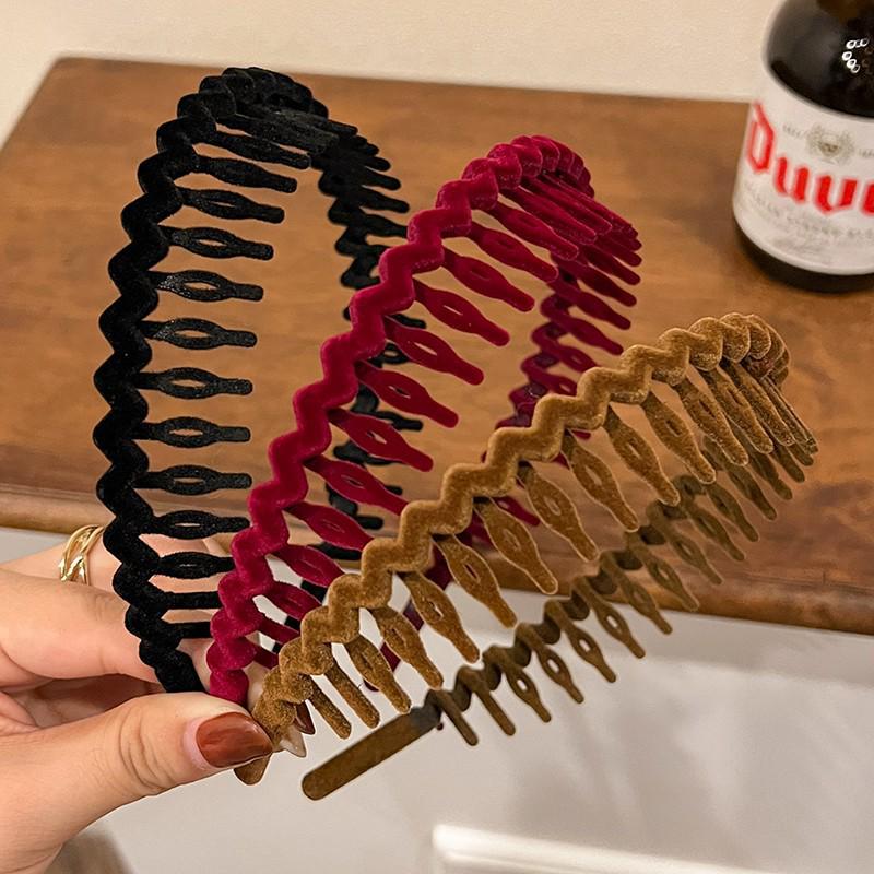 Women's Non-Slip Flocked Hairband: Perfect for Face Washing, Makeup, and Hair Styling In Autumn and Winter.