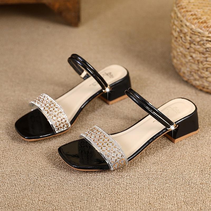 Korean Version of Cool Slippers Women's Summer Wear Thick Heel Fashion Rhinestone Two Wear Sandals 2025 New Temperament Middle Heel One-word Drag
