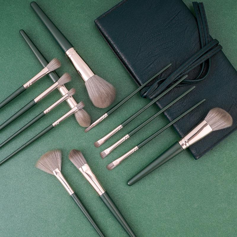 Cangzhou Lvyun 14-Piece Makeup Brush Set: Includes Eyeshadow, Foundation, Concealer, Blush, Tube, and Contour Brushes.