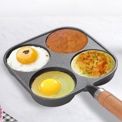 Poêle à omelette à quatre trous avec revêtement en granit et manche en bois, idéale pour la cuisson sur cuisinière à gaz et à induction