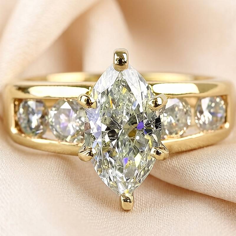 Huitan Gold Color Women Ring Inlaid Sparkling Marquise CZ Simple Versatile Party Wedding Accessories Noble Elegant Lady Jewelry