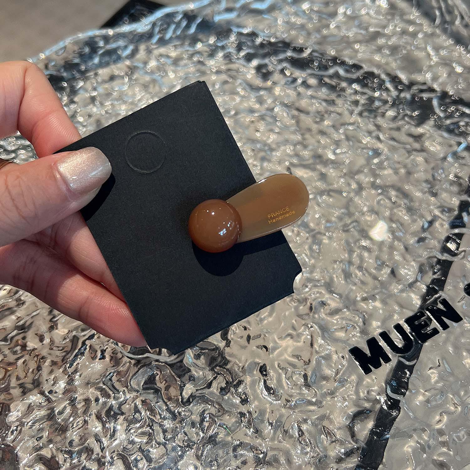 

Заколка для волос «Сердце Майяра»: Заколка-уточка кофейного цвета для челки и волос