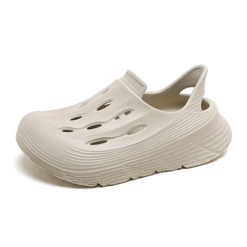 Hole shoes for women do not stink outside, thick soles of feet are non-slip, breathable, heightening, lightweight and cool slippers