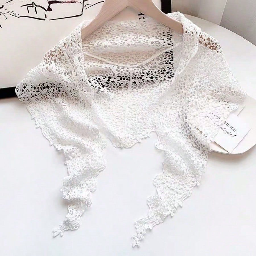 Écharpe triangle creuse à tempérament doux pour femme, petit châle polyvalent, petite écharpe décorative en dentelle au crochet blanc
