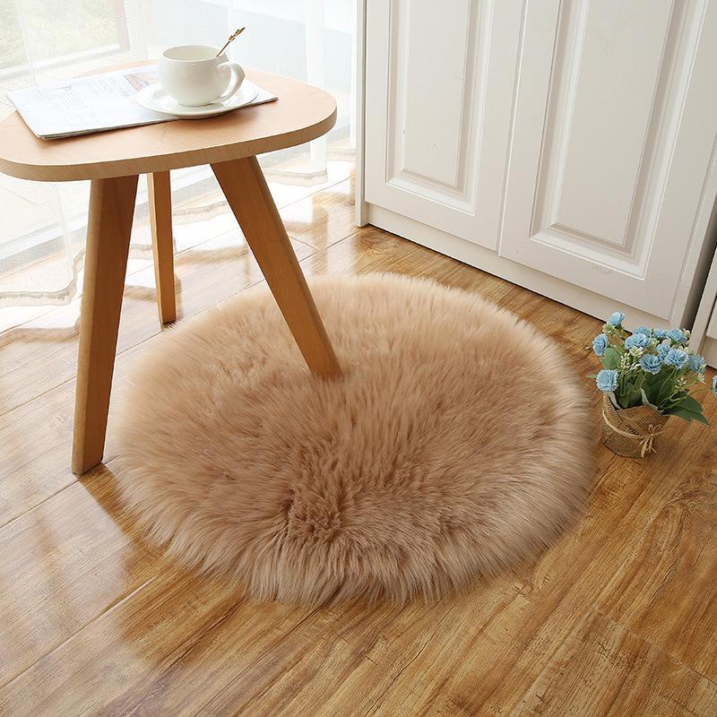 

Plush Faux Wool Round Carpet - Anti-slip, Cold Protection Floor Mat for Living Room. 20cm Diameter