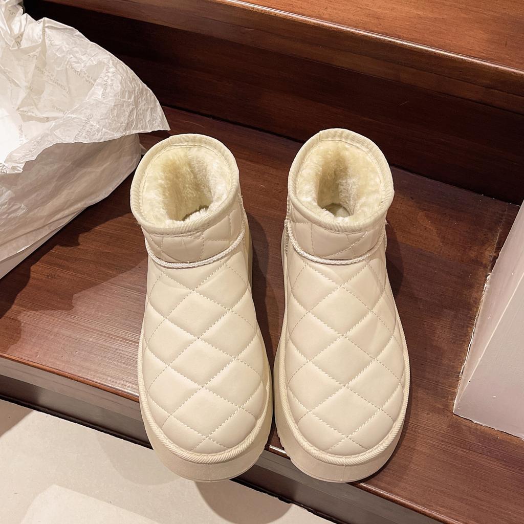 Thick-soled snow boots women's 2025 winter new one-pedal short cotton shoes leather surface velvet thickened bread shoes