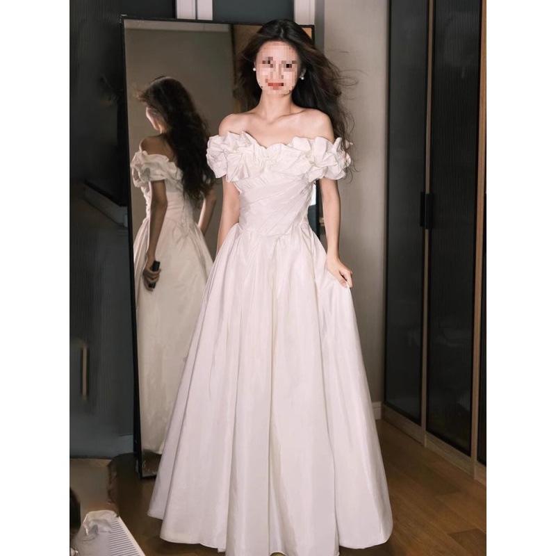 2025 New Style White Off-The-Shoulder Sleeveless Evening Gown: Elegant Princess Light Wedding or Banquet Dress