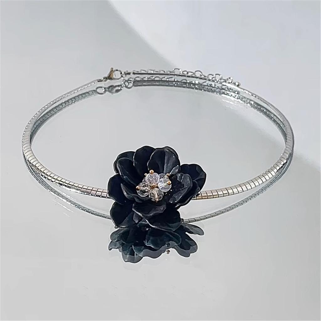 Tooxika Lüks Küçük Üç Boyutlu Siyah Çiçek Yaka Moda Yüzle Uyumlu Choker Köprücük Kemiği Kolyesi