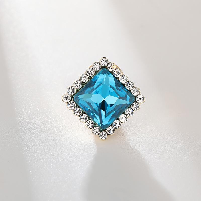 Elegant European and American Crystal Rhinestone Lapel Brooch Pin