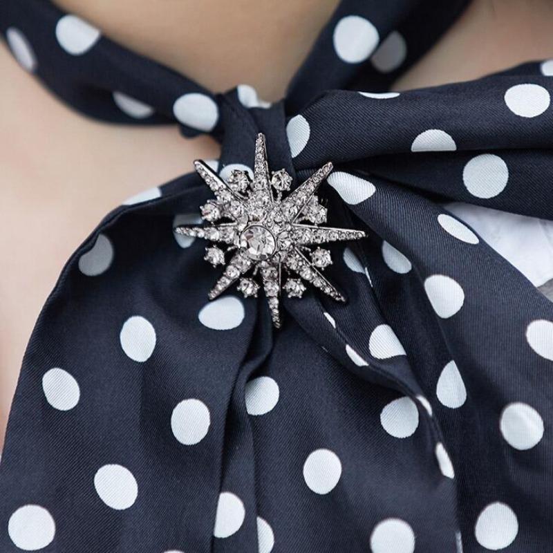 Fashionable North Star Snowflake Zircon Brooch, Women's Anti-Exposed Pin, Fixed Clothes Metal Buttons, Wedding Party Gifts