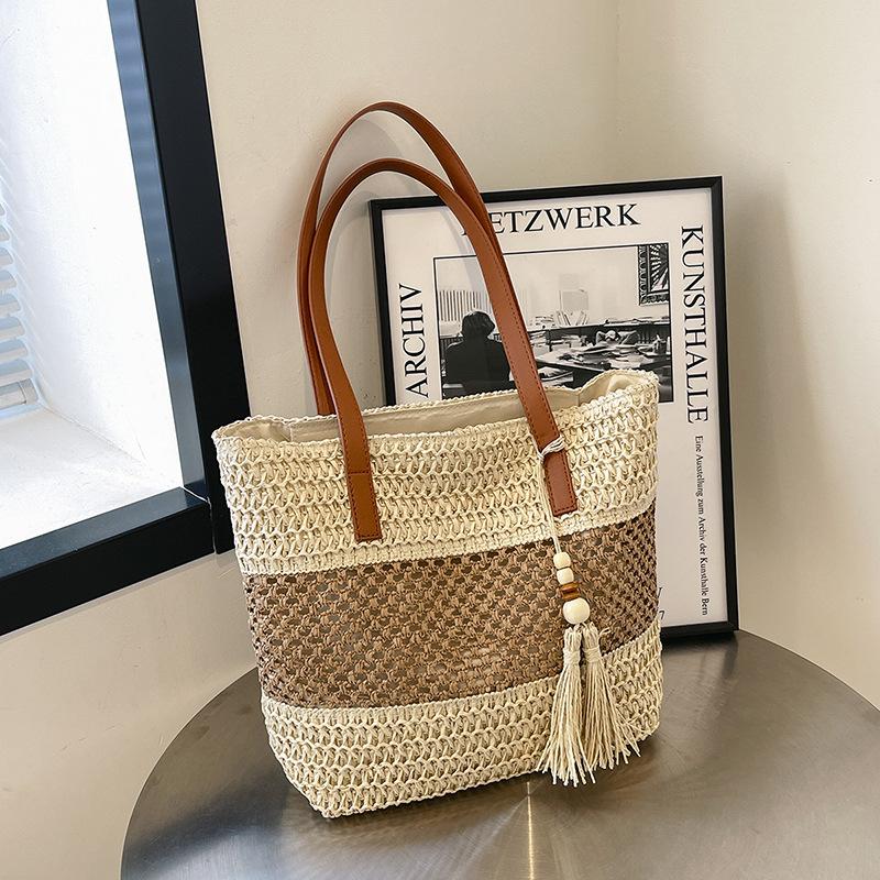 

Summer foreign style fashion hollow hand carry straw woven bag 2025 new versatile beach vacation shoulder woven bucket bag