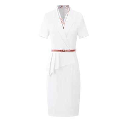 Elegantes Midi-Kleid mit Rüschen und Anzugkragen