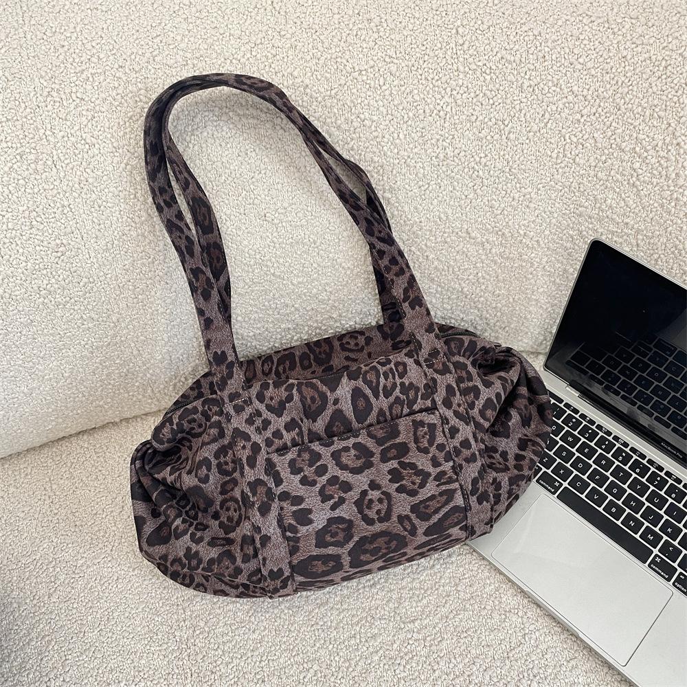 Fashiable Leopard Print Handheld Tote Bag for Women Large Capacity Suitable for Travel Faux Suede Shoulder Bag