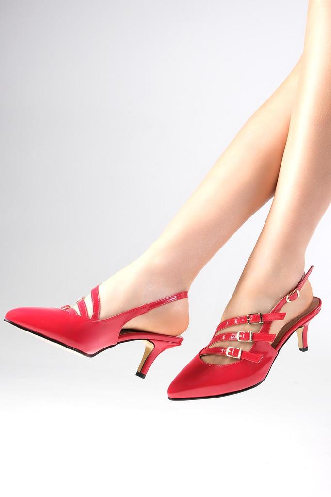 Naomi Damenschuhe aus rotem Lackleder mit offenem Rückenband und detailliertem Kurzabsatz