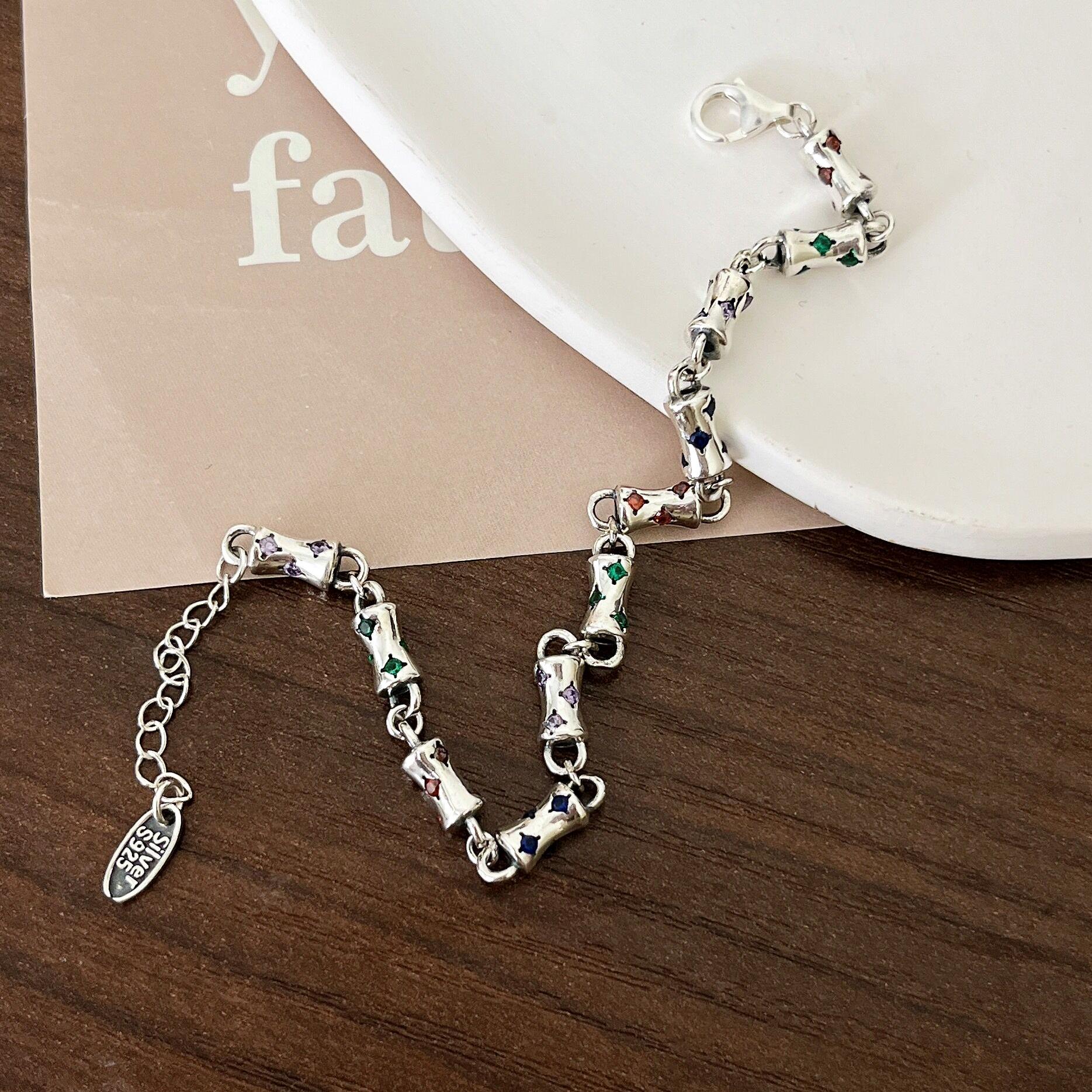 

Yinruitai Стерлинговое серебро Многоцветный циркон Ожерелье и Корейский винтажный браслет Dongdaemun Набор